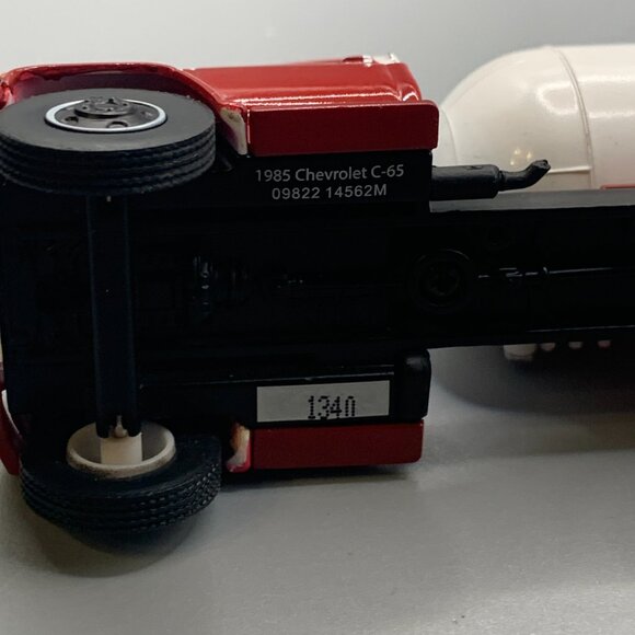 1:64 Greenlight 1985 Chevy C-65 Propane Tanker Vehicle SELLING AS IS - Picture 5 of 5